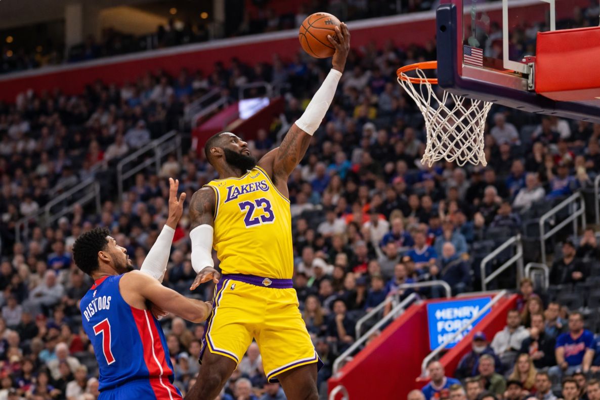 绝平三分偏出！东契奇空砍32分，湖人连胜终止，活塞强势崛起再掀东部风暴